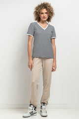 Elegant Slim-Fit Blouse with V Neckline and Cuffed Sleeves - black / XS