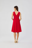 Elegant Sleeveless Dress with Flared Skirt and Pockets