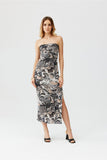 Elegant Fitted Dress with Slit and Strapless Neckline