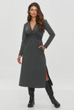 Elegant midi sweatshirt dress with pockets and a flattering fit.