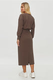 Casual midi sweatshirt dress with a relaxed fit and pockets.