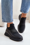 Elegant Insulated Sports Shoes with Leather and Fabric Design