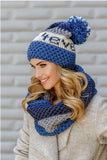Chic Women's Knitted Hat with Pompom - Stylish Winter Accessory