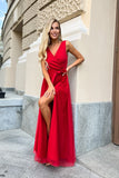 Graceful Long Dress with Delicate Neckline and Cutout