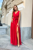 Graceful Long Dress with Delicate Neckline and Cutout
