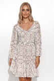 Chic Girly Dress with Bow Detail and Elegant Puff Sleeves