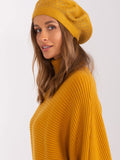 Elegant Smooth Beret with Shiny Accents for Stylish Outfits