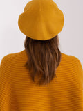 Elegant Smooth Beret with Shiny Accents for Stylish Outfits