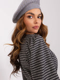Chic Smooth Beret with Shiny Accent for Stylish Outfits